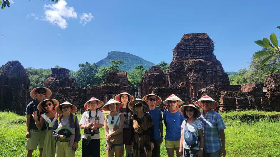 Da Nang: My Son Discovery 8 am/1 pm Lunch - Afternoon tour details: banh my and having lunch already