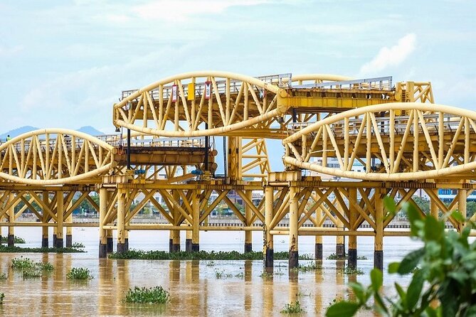 Da Nang Night Foodie Tour City and Han River Cruise By Private - Love Bridge at sunset: the quick stop that pays off