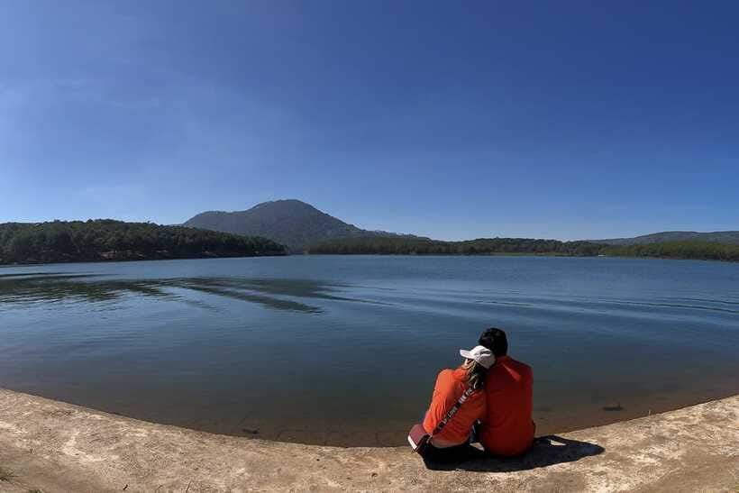 Dalat City Tour with Cable Car, Alpine Coaster & Clay Tunnel - Van Hanh Pagoda and the big golden Buddha moment