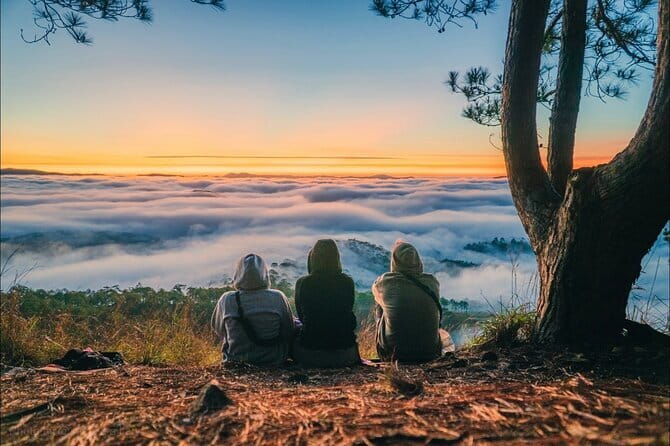Dalat: Cloud Hunting & Sunrise Trekking to Hon Ho Mountain - Sunrise Waiting Time: Draped Clouds and Changing Light