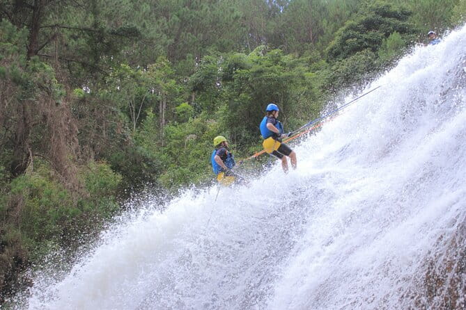Dalat: Cloud Hunting & Sunrise Trekking to Hon Ho Mountain - Guides, Pace, and the Small-Group Advantage