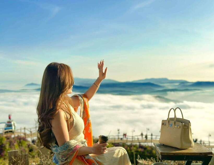 DaLat: Sunrise, Clouds, Peaceful Mornings from 4:00 to 10:00 - Strawberry farm: high-tech picking and what that means for your visit