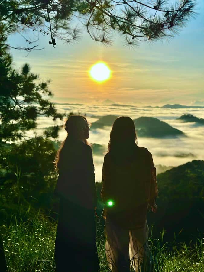 Dalat: Sunrise Trekking and Cloud Hunting experience - Photo time and what to pack for a cold, bright morning