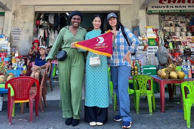 Danang Food Tour With Local Students - The Son Trà Night Market Walk for Last Bites and Souvenirs
