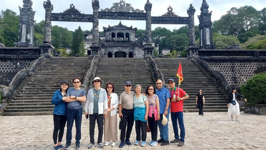 DaNang/Hoi An: Hue Citadel via Hai Van Pass Small Group Tour - Lunch in Hue: local flavors, simple service reality