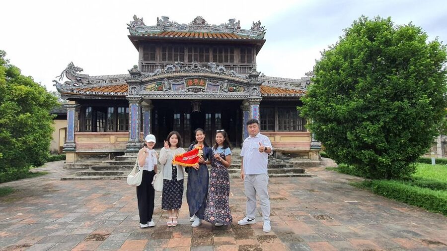 DaNang/Hoi An: Hue Citadel via Hai Van Pass Small Group Tour - Thien Mu Pagoda: serenity plus a living monastery feel