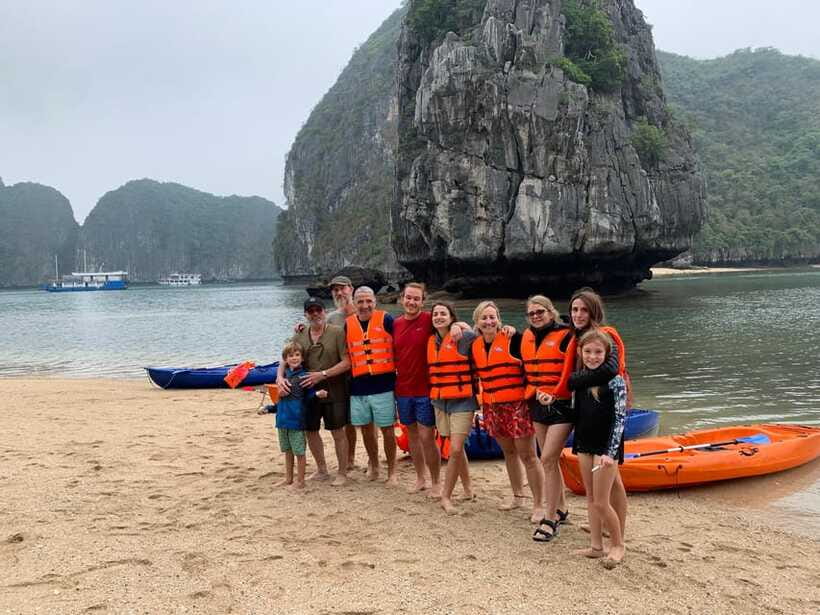 Đảo Cát Bà : 1Day Kayaking,Swimming,Cycling,Snorkeling,Lunch - Kayaking through Bright Cave, Dark Cave, and Bat Cave