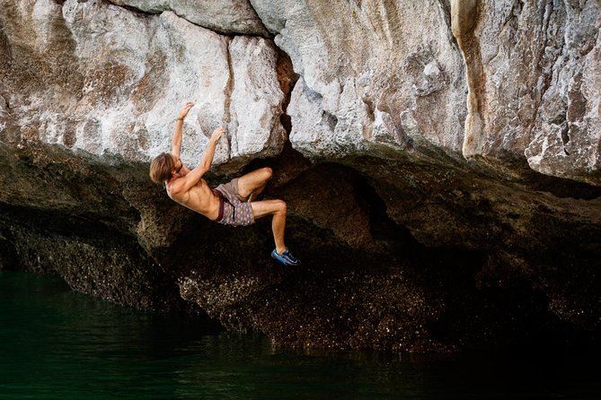 Deep Water Solo - Getting There and Settling In at Kem Tràng Tiền