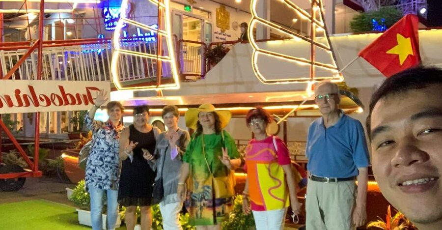 Deluxe Dining Cruise by DeluxeGroupTours - The Buffet Dinner: What You Eat, How It Works, and What to Watch For