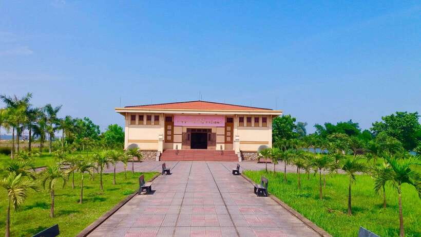 DMZ Half-Day Tour from Hue: Vinh Moc Tunnels - Ben Hai River: Where the DMZ idea becomes geography you can picture