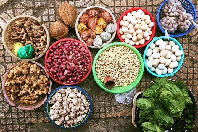 Dong Hoi Sightseeing and Street Food Bike Tour - Chợ Hải Sản Đồng Hới: the seafood market stop that makes meals smarter