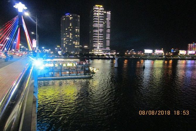 Dragon Cruise by Romantic Yatch: Tasty Beer/Flower/Cake & Dance - Seating and crowd reality: why timing can affect your view