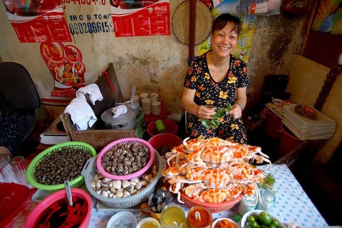 Eat Like a Local: Hanoi Street Food Adventure - Dong Xuan to Hoan Kiem: A Short Walk to a View