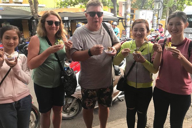 Evening Walking Food Tour, folk game and lantern boat - The local house dinner: four courses, not a snack