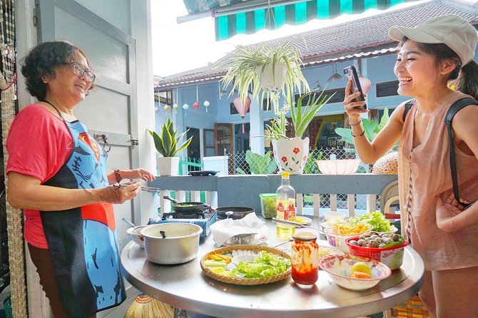 Evening Walking Food Tour, folk game and lantern boat - Folk games in the Old Quarter: Bingo and Dap Nieu pot breaking