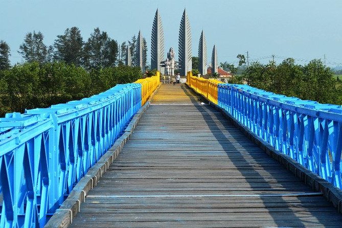 Explore DMZ in Private: Vinh Moc & Khe Sanh from Hue - Your Guides And Driver: What “Private” Looks Like in Real Life