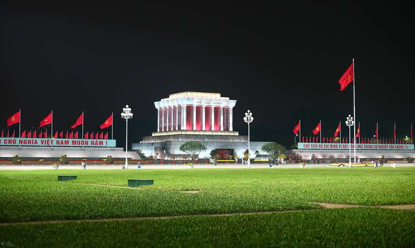 Explore Hanoi Old City By Cycling Tour With Small Groups - West Lake and Truc Bach, an easy warm-up before traffic
