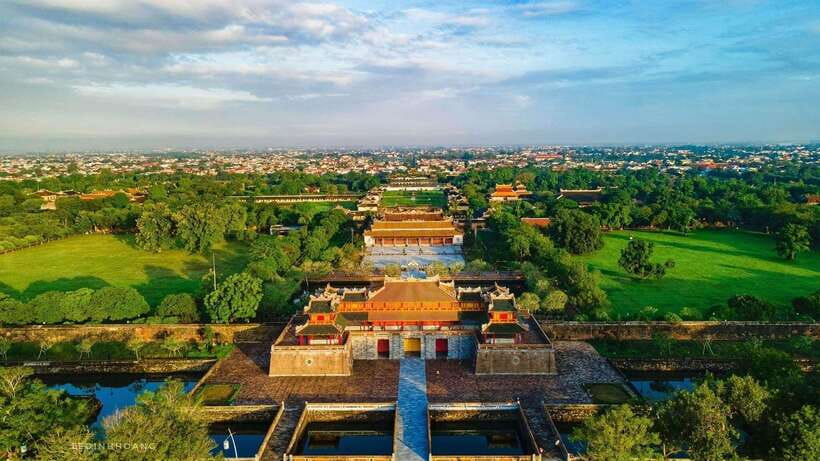 From Da Nang/Hoi An: Hai Van Pass & Hue Imperial City Deluxe - Hai Van Pass: National Route 1A Views, Border Line Energy