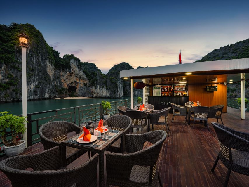 From Halong: 2 Days / 1 night with Halong - Lan Ha tour - Meals onboard: What You Get and Why It Feels Easier
