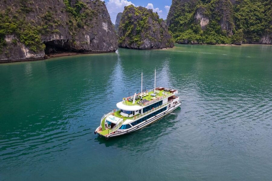 From Hanoi: 1-Day Halong 5-Star Cruise w/Jacuzzi & Limousine - Key points that make this Halong Bay cruise work