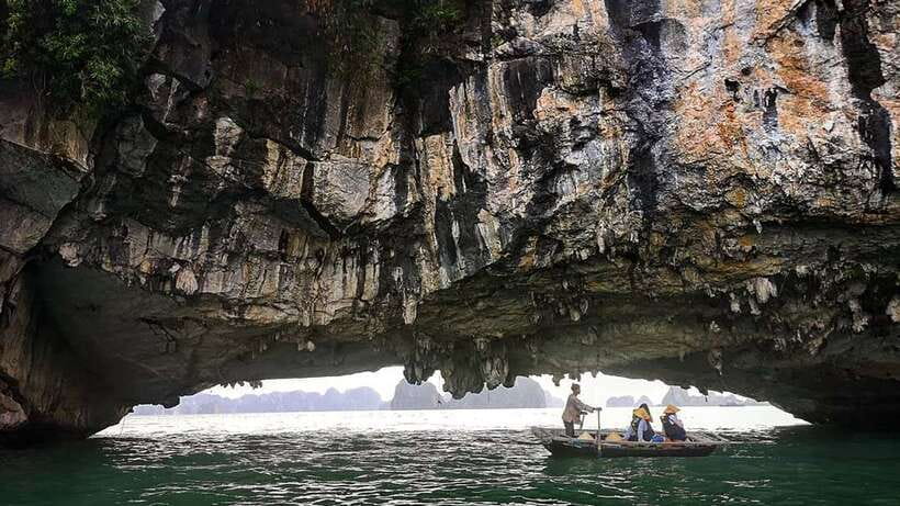 From Hanoi: 1 -Day Halong Bay Cruise With Big & Small Groups - Onboard Lunch: Vietnamese Food and the Comfort Factor