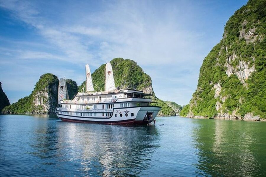 From Hanoi: 2-Day Bai Tu Long Bay Luxury Cruise with Jacuzzi - Bai Tu Long Bay: quieter scenery for people who hate crowds