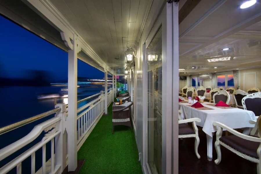 From Hanoi: 2-Day Bai Tu Long Bay Luxury Cruise with Jacuzzi - Cooking class and Vietnamese food: more satisfying than you expect