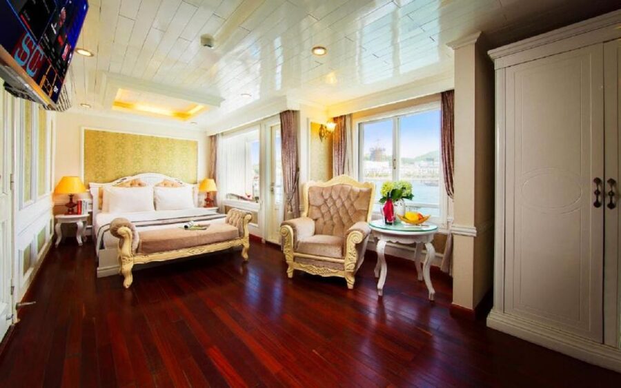 From Hanoi: 2-Day Bai Tu Long Bay Luxury Cruise with Jacuzzi - Evening fun on Day 1: Tai Chi morning, squid fishing at night