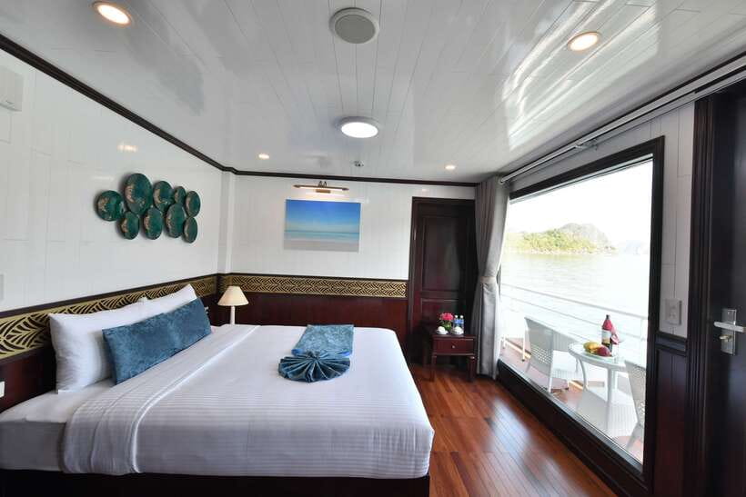 From Hanoi: 2-Day Halong Sapphire Cruise with Balcony Cabin - Day 1 on the Gulf of Tonkin: Welcome, Seafood Lunch, and an Active Mid-Day