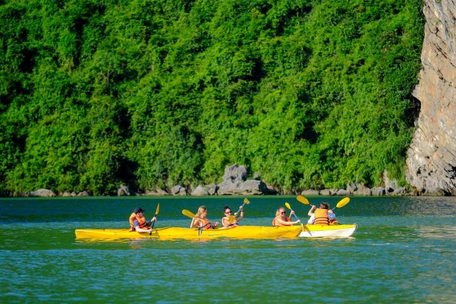 From Hanoi: 2-Day Halong Sapphire Cruise with Balcony Cabin - Service on Board: When Luc (Power) Shows Up