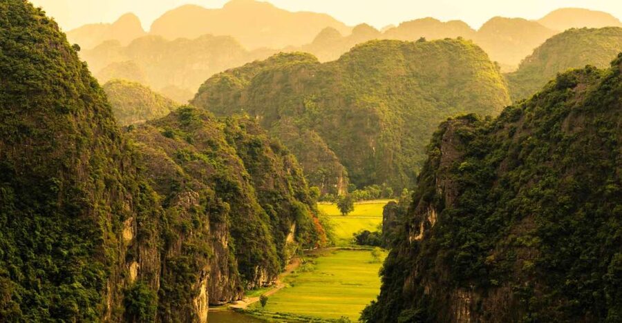 From Hanoi: 2-Day Ninh Binh Tour with Accommodation & Meals - Day 1 from Hanoi: Mua Cave, a local family, then Thung Nham birds