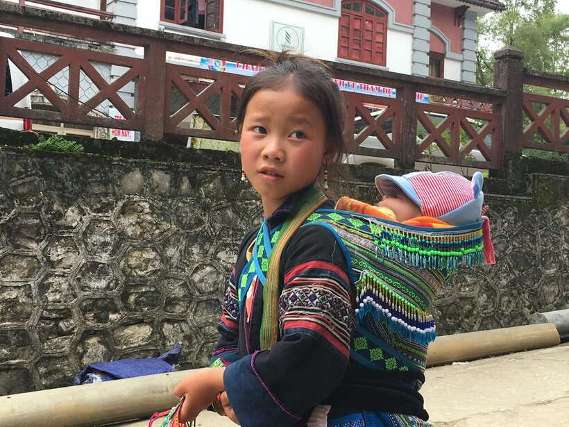 From Hanoi: 2-Day Sapa Trek Tour - Luxury Limousine Transfer - Day 2: Lao Chai and Ta Van rice terraces, Muong Hoa streams, and the 9 to 12 km trek