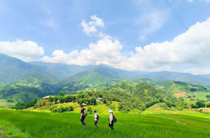 From Hanoi: 2-Day Sapa Trek Tour - Luxury Limousine Transfer - Meals in Sapa: what to expect from the set menus