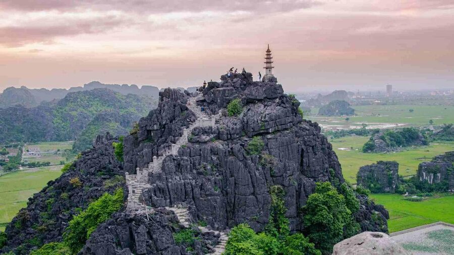 From Hanoi: 3-Day Luxury Tour Ninh Binh & Ha Long Bay Cruise - Sunset party on Lan Ha, then squid fishing, karaoke, and movies