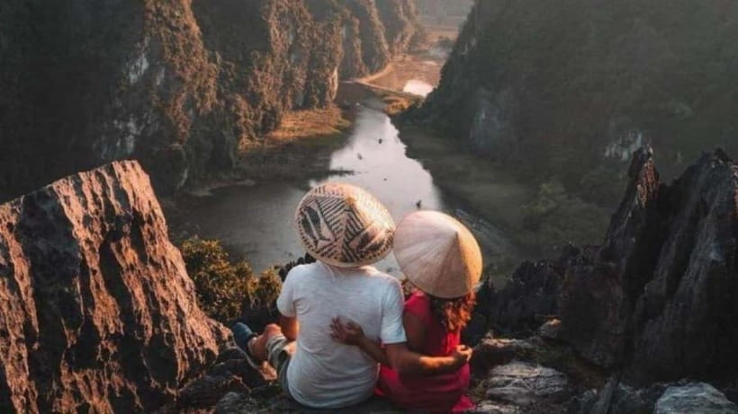From Hanoi : 4-day Ninh Binh-Halong Bay Cruise with Balcony - Day 2 in Ninh Binh: calm lodge time plus optional freedom on two wheels