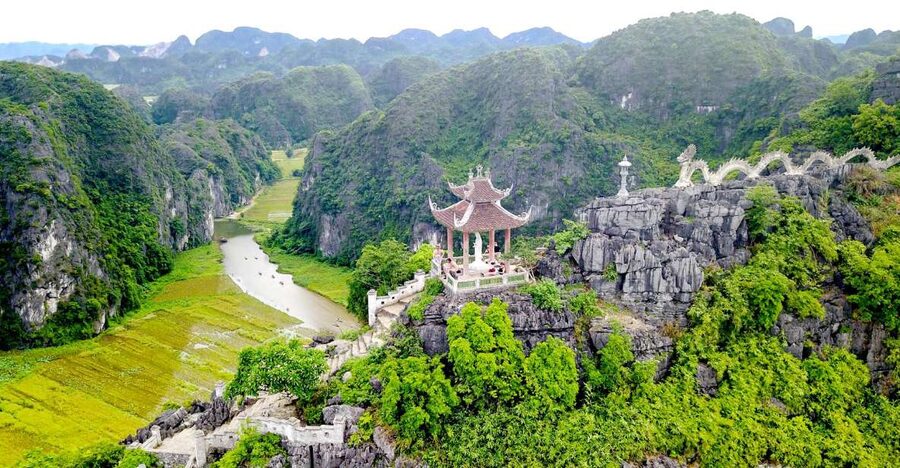 From Hanoi: Bai Dinh, Trang An, and Mua Cave Full-Day Tour - Lunch break: Vietnamese food plus a needed reset