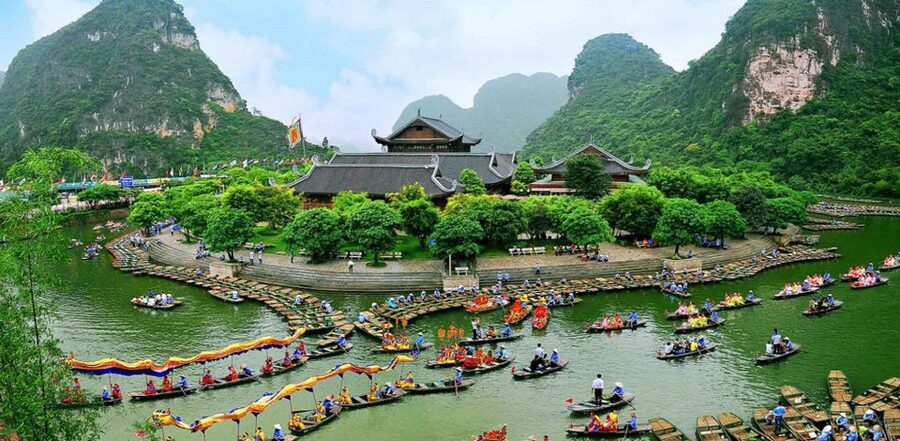 From Hanoi: Bai Dinh, Trang An, and Mua Cave Full-Day Tour - Optional cycling through the village: choose your effort level
