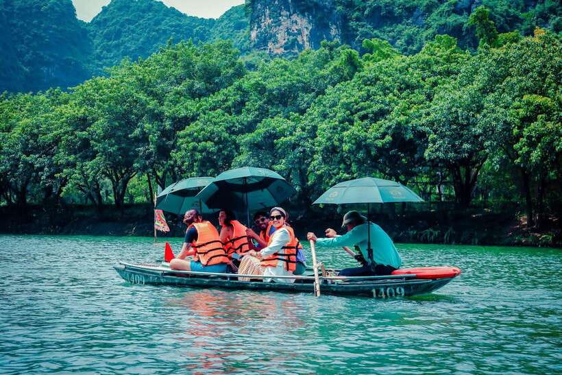 From Hanoi: Bai Dinh, Trang An Mua Cave - A Scenic Day Tour - Lunch in Ninh Binh: Buffet Choices and the Pace You’ll Feel