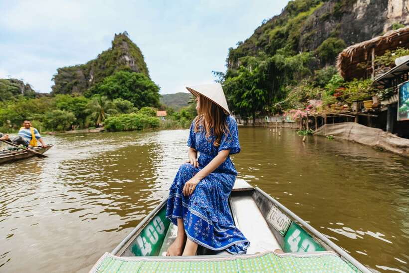 From Hanoi: Full-Day Ninh Binh Highlights Small Group Tour - Lunch by the Tam Coc river, with vegan included