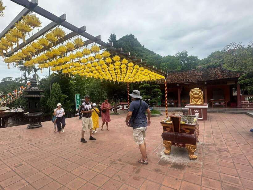 From Hanoi: Full-Day Perfume Pagoda Group Tour with Lunch - The Yen Stream Bamboo Boat Ride: About 1.8 Miles of Real Transport Vibes