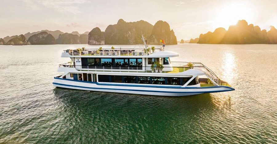 From Hanoi: Ha Long Bay 5-star Day Cruise with Buffet Lunch - What the day feels like: packed, but not pointless