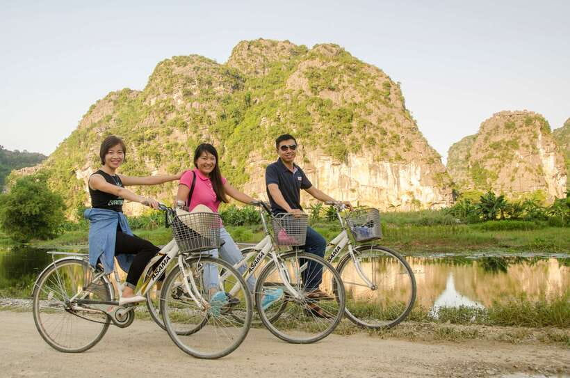 From Hanoi: Hoa Lu/Bai Dinh-Tam Coc/Trang An-Mua Cave Tours - Hoa Lu and Bai Dinh: two pagoda styles, one day of big photos