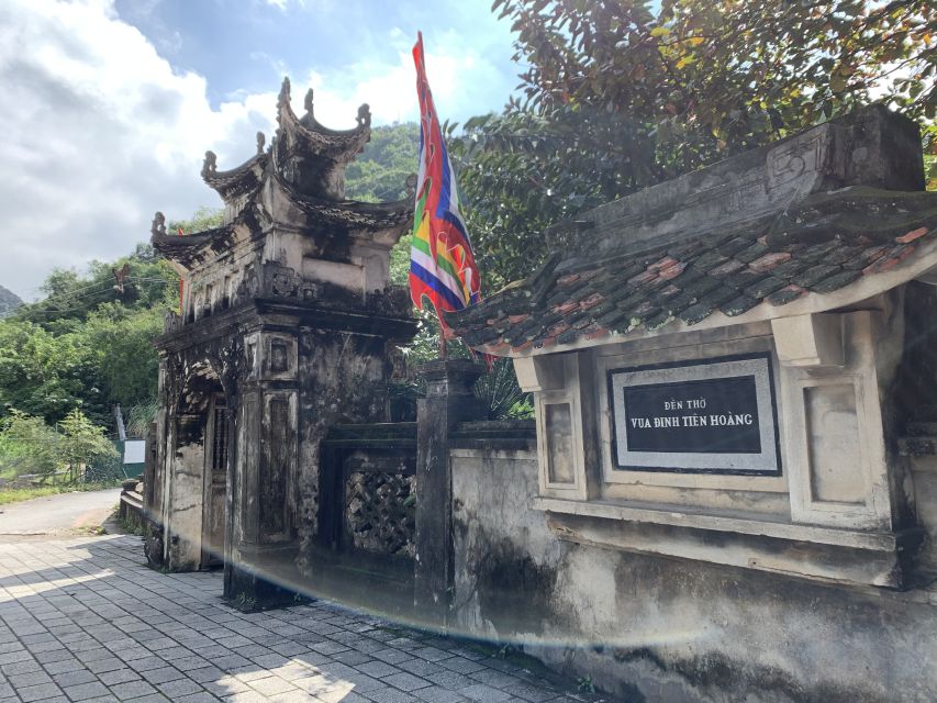 From Hanoi: Hoa Lu, Hang Mua Hike, Tam Coc Boat, and Lunch - Tam Coc: lunch first, then a boat ride through caves