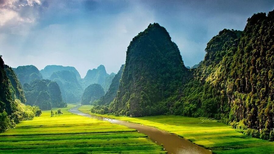 From Hanoi: Ninh Binh Ha Long Bay 5-Star 3-Day Cruise - Trang An Grotto boat ride: limestone karsts and quiet cave passages