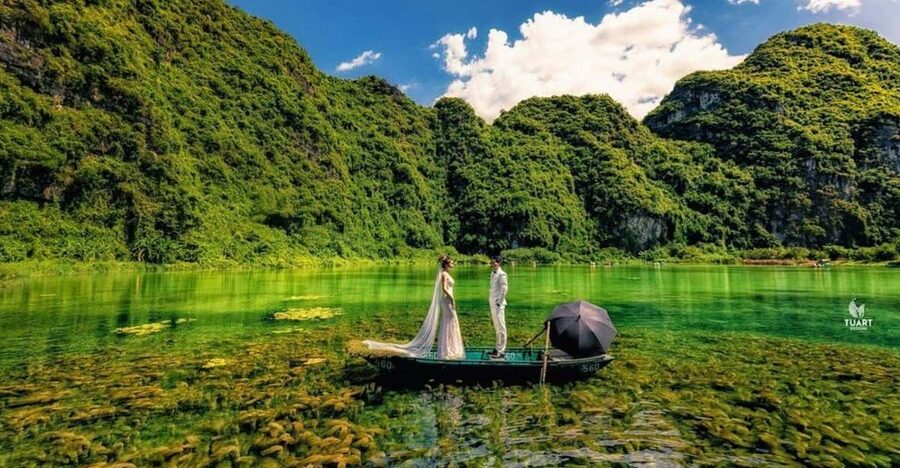 From Hanoi: Ninh Binh Hoa Lu or Bai Dinh, Trang An, Mua Cave - Trang An boat ride, 2.5 hours of caves, temples, and green water