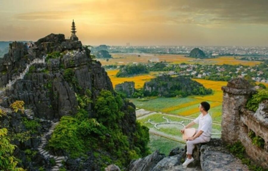 From Hanoi: Ninh Binh Hoa Lu or Bai Dinh, Trang An, Mua Cave - Hang Mua and Mua Cave, the 500-step payoff view