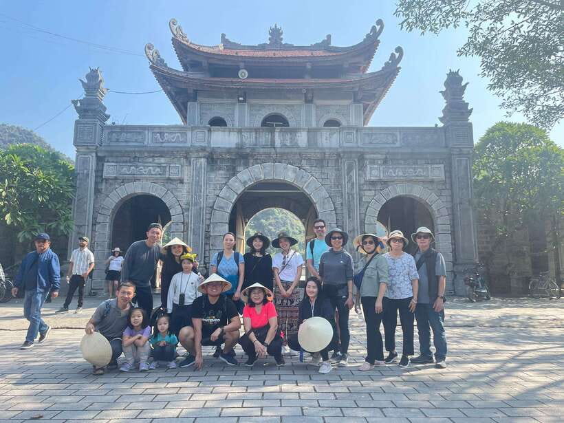 From Hanoi: Ninh Binh, Hoa Lu, Tam Coc, & Mua Cave Day-Trip - Hang Múa and Mua Cave: 500 steps for a panorama you can choose to earn