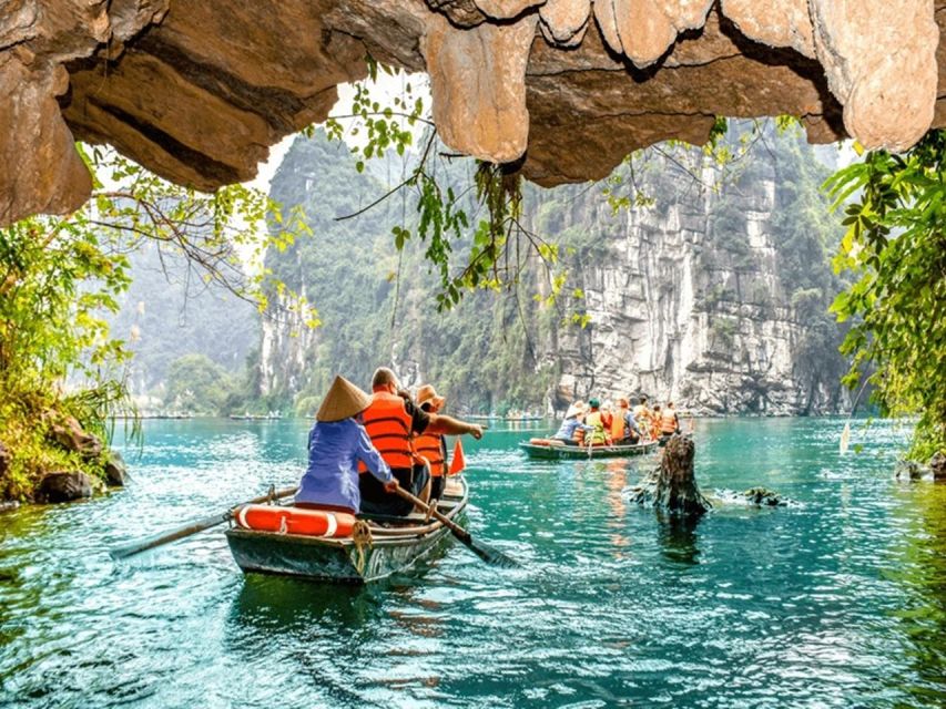 From Hanoi: Ninh Binh, Hoa Lu, Trang An Mua Cave Day Tour - Hoa Lu Ancient Capital: King Dinh and King Le temples