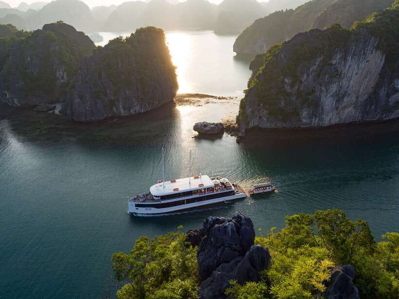 From Hanoi or Halong: Halong Bay Day Cruise - Swimming at a quiet Lan Ha Bay area