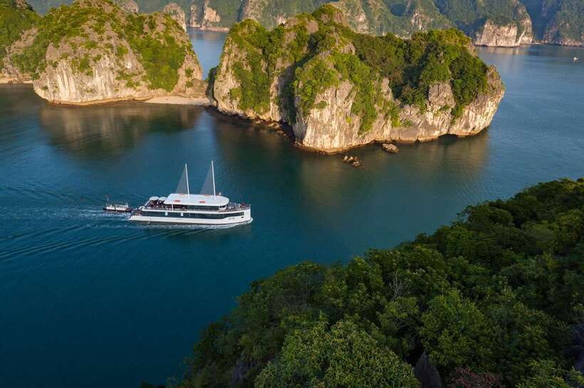 From Hanoi or Halong: Halong Bay Day Cruise - Jade Sails Cruise: modern comfort on Ha Long waters
